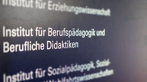 Foto des Schriftzuges  Institut für Berufspädagogik und Berufliche Didaktiken