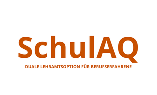 Schriftzug SchulAQ mit orange-farbener Schrift auf weißem Grund
