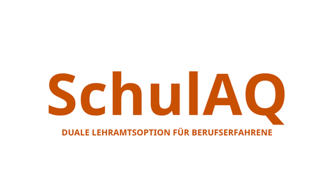 Schriftzug SchulAQ mit orange-farbener Schrift auf weißem Grund