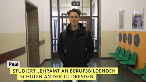 Paul studiert Lehramt an berufsbildenden Schulen an der TU Dresden und schaut freundlich in die Kamera.