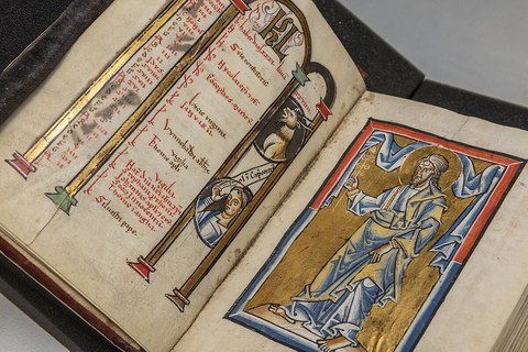 St. Marienthaler Psalter, Kalenderseite Dezember und Darstellung Aarons (SLUB Dresden, St. Marienthal F5/31, Bl. 6v/7r) © SLUB Dresden / Ramona Ahlers-Bergner