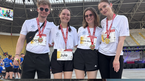 Auf dem Bild sind Impressionen der Rewe Team Challange 2026 zu sehen.