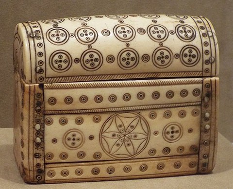 Elfenbeinschatulle für heilige Öle, ca. 500-700, Nordfrankreich, heute New York, Metropolitan Museum