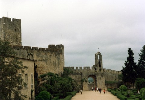 Tomar, links der Bergfried, Blick von der Charola aus © Anke Napp