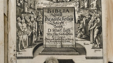 Frontispiz einer alten Bibel