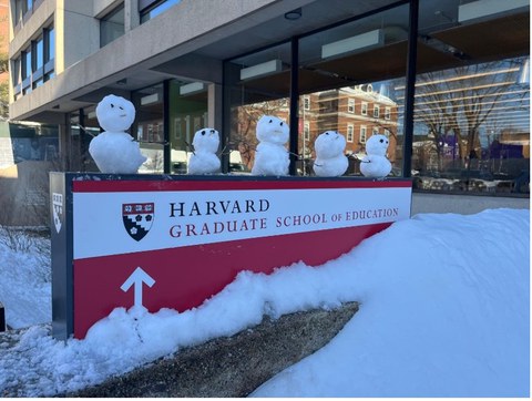 Ein Gebäude von Harvard
