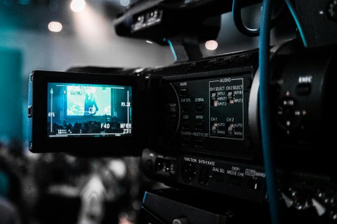 Videokamera mit Bildschirm