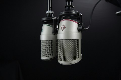 Zwei Podcastmikrofone
