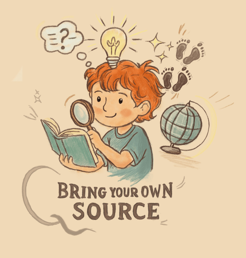 Bild zeigt den Oberkörper eines Jungen im blauen Shirt, der mit Lupe ein Buch betrachtet. Um ihn herum schwirren ein Globus, eine Sprechblase und Fußspuren. Unter ihm steht in Großbuchstaben "Bring your own Source"