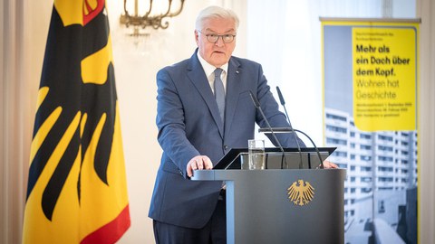 Das Bild zeigt Bundespräsident Frank-Walter Steinmeier bei einer Rede zum Geschichtswettbewerb des Bundespräsidenten
