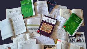 Foto der Publikationen der Professur. Es werden die Einbände der Schriften gezeigt, welche herausgegeben wurden oder die Titelseite des Artikels, welcher in Schriften veröffentlich wurde.