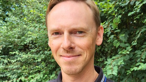 Portrait eines lächelnden Mannes