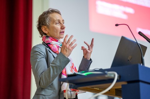 Grußworte der geschäftsführenden Direktorin des Instituts für Geschichte, Frau Prof. Gisela Hürlimann