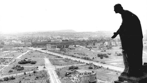 Dresden 1945: Blick vom Rathausturm Richtung Hauptbahnho