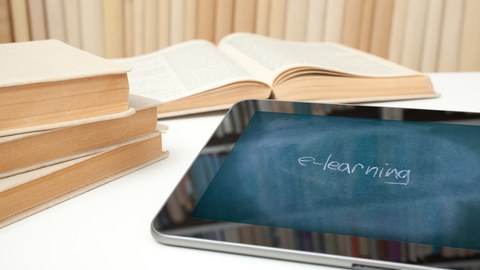 Tablet mit E-Learning-Schriftzug