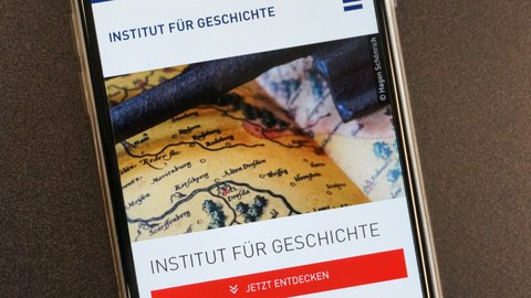 Neue TU-Seite auf dem Smartphone angezeigt