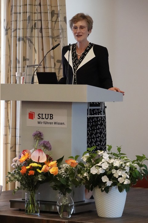 Susanne Schötz am Rednerpult