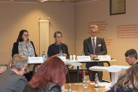 Katrin Stump, Ursula Staudinger und Andreas Rutz zur Gründung des Deutschen Archivs der Kulinarik