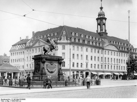 Goldener Reiter und Neustädter Rathaus