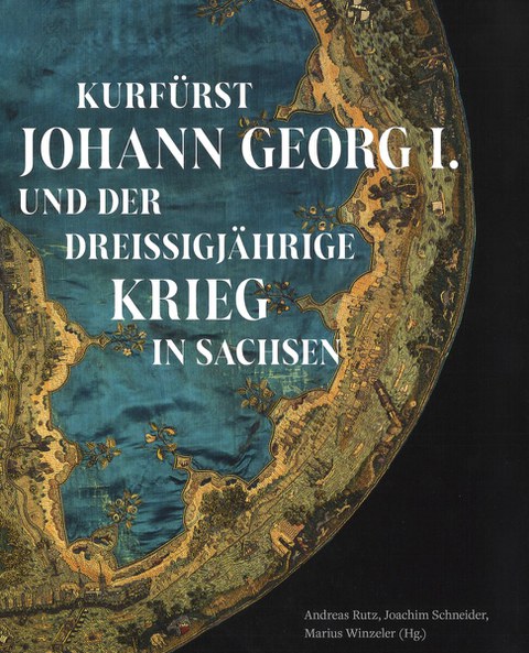 Das Frontcover der Publikation mit einem Teil des Prachtgewandes von Kurfürst Johann Georg I., darauf eine Flusslandschaft