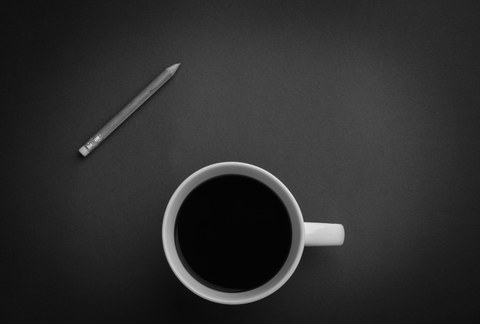 Kaffee und Bleistift