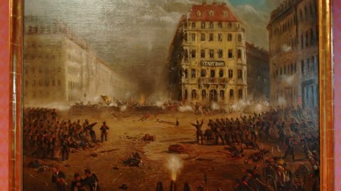 Sächsische und preußische Truppen am Dresdner Neumarkt. Barrikaden der Aufständigen. „Hotel de Saxe“, Moritzstraße, „Hotel Stadt Rom“ (v.l.n.r)