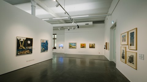 Ausstellungsansicht „Revolutionary Romances? Globale Kunstgeschichten in der DDR“