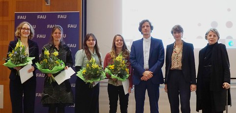 Vier Preisträgerinnen des Deubner-Preises 2024 und Vorsitzende des Deutschen Verbandes für Kunstgeschichte und der Dr. Peter Deubner-Stiftung