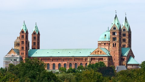 Seitenansicht auf die Südseite des Speyerer Doms