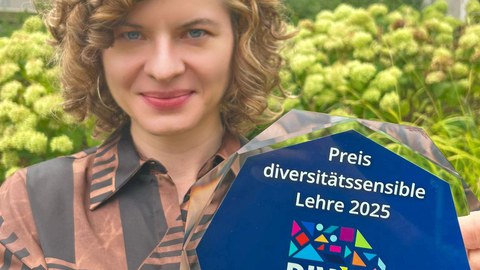 Elisabeth Ansel mit dem Preis für diversitätssensible Lehre