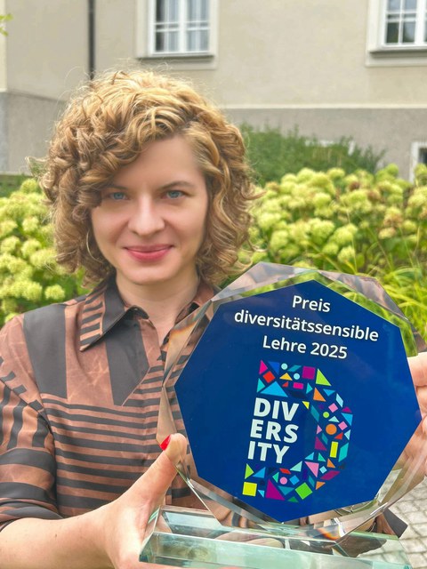Elisabeth Ansel mit dem Preis für diversitätssensible Lehre