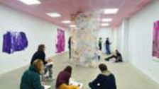 Fotografie eines Ausstellungsraumes