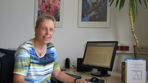 Prof. Monika Scheidler in ihrem Büro