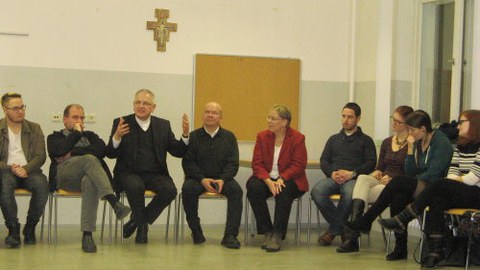 Besuch Bischof Diskussion