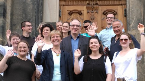 Besucher aus Graz mit Professoren der TUD vor Frauenkirche