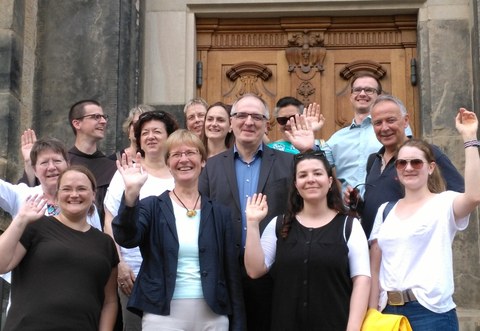 Besucher aus Graz mit Professoren der TUD vor Frauenkirche