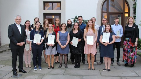 Gruppe der Religionslehrer*innen beim Bischof