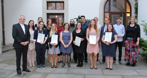 Gruppe der Religionslehrer*innen beim Bischof