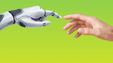 eine menschliche und eine Roboterhand