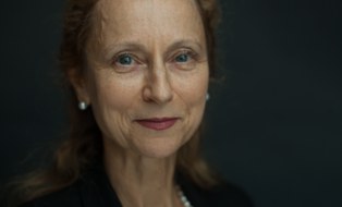 Porträtfoto von Prof. Dr. Dr. Sabine von Schorlemer
