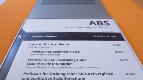 Gebäudeschild Institut für Soziologie