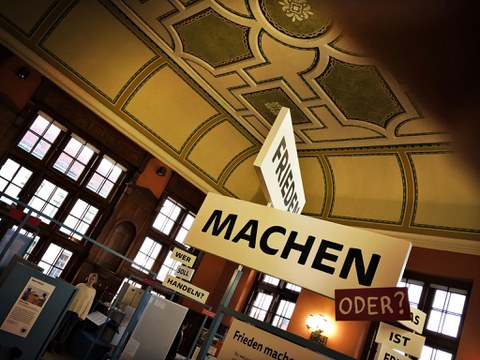Frieden Machen die Ausstellung in der Humboldt Schule Leipzig 