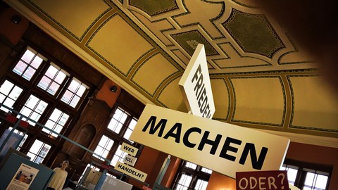Frieden Machen die Ausstellung in der Humboldt Schule Leipzig 
