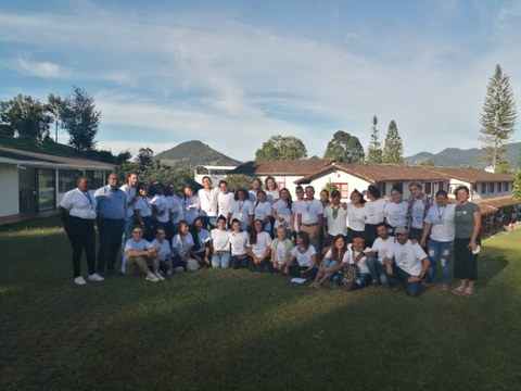 Bild: Interkulturelles Treffen von 24 sozialen Leadern nahe Medellíns in Kolumbien zur Gemeinschaftsbildung und zur Schaffung nachhaltiger und inklusiver Territorien. 