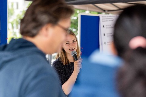 Stefanie Gerstenberger bei Moderation 