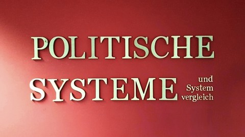 PSY Holzbuchstaben Wand 1
