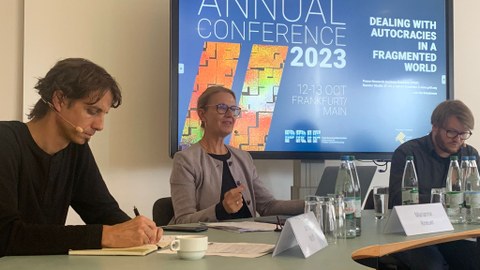Prof. Marianne Kneuer spricht während der Annual Conference des PRIF in Frankfurt/Main.