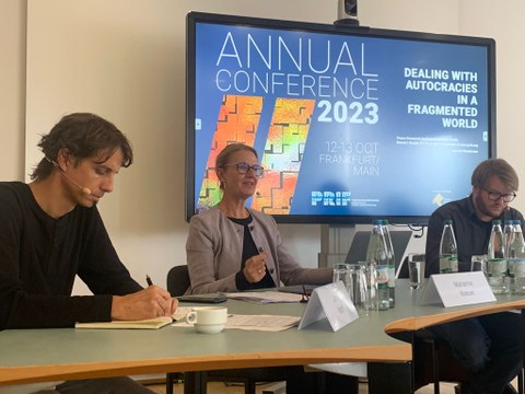 Prof. Marianne Kneuer spricht während der Annual Conference des PRIF in Frankfurt/Main.