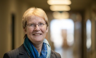 Porträt von Frau Professorin Maria Häusl