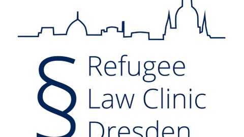 Logo der Refugee Law Clinic Dresden. Zu sehen ist der entsprechende Schriftzug, eingefasst von der Dresdner Stadfilhouette und begleitet von einem Paragraphen-Zeichen.  